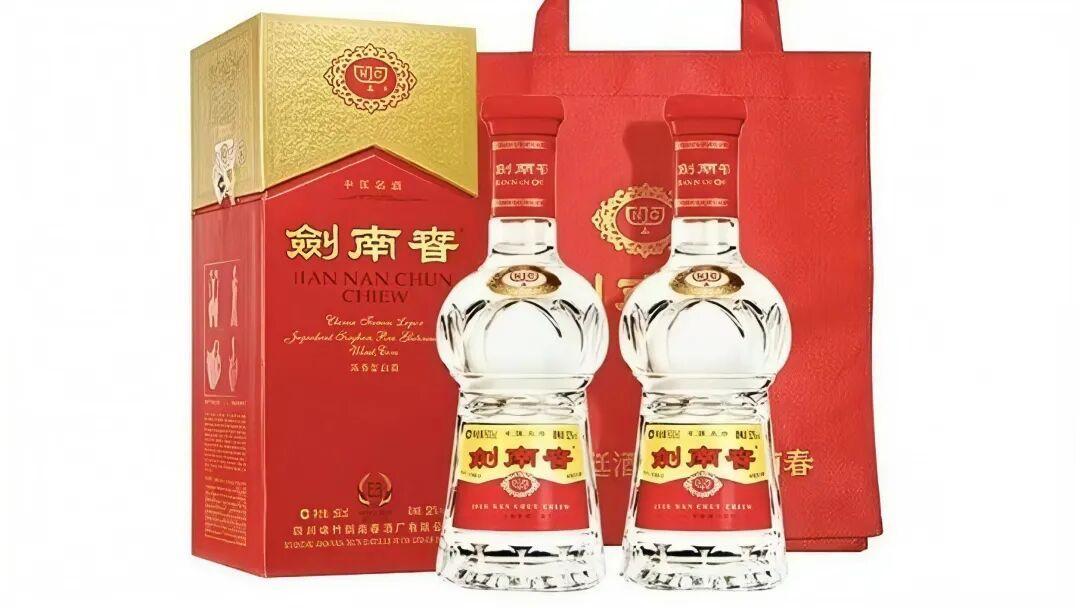 生腌火鸡面配剑南春,点赞近四千:这瓶硬通货在家喝,先看两派口碑,再算这笔账