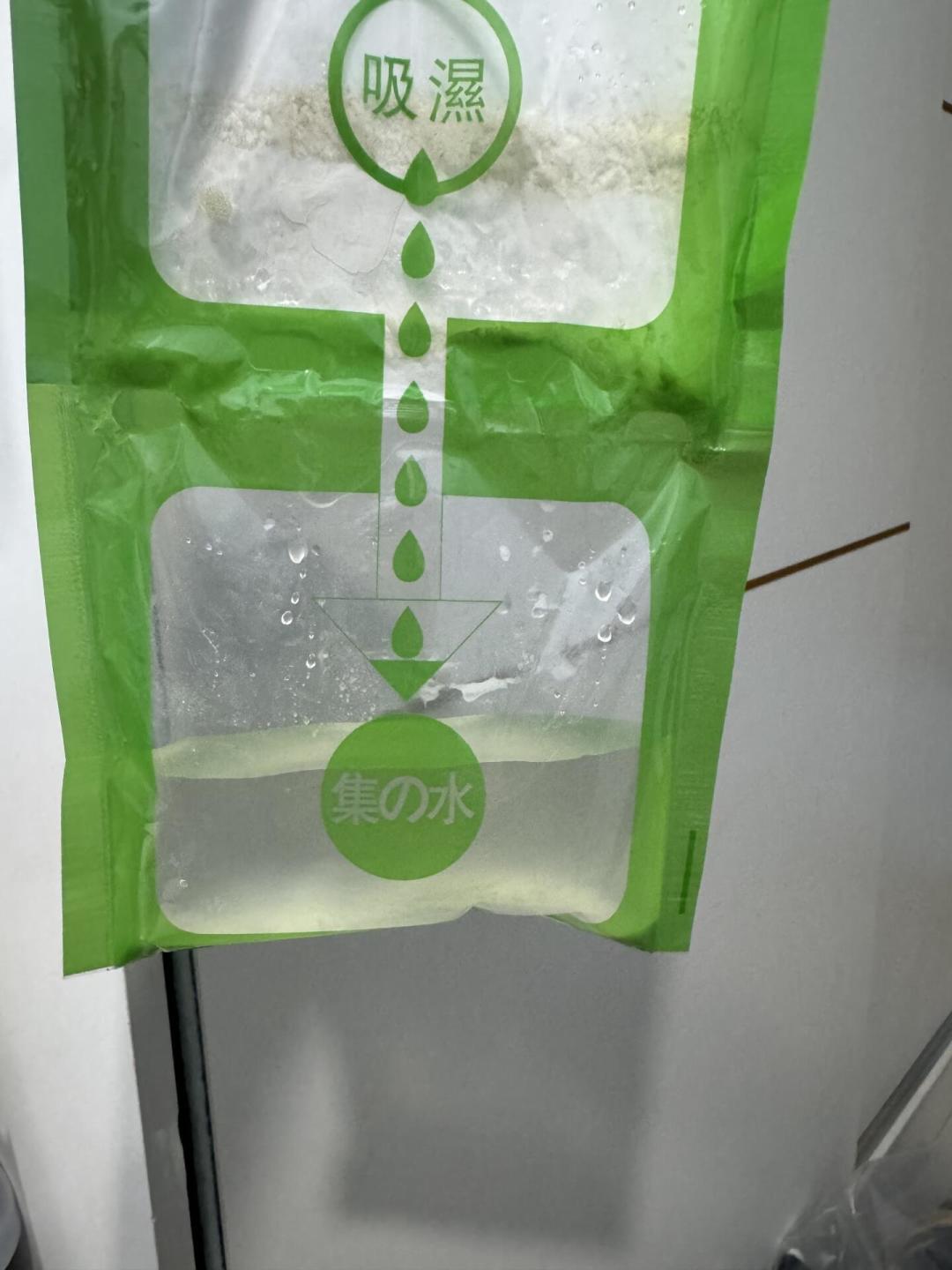 除湿袋不是智商税,但漏起来六亲不认:对完1700条争论评论和20多条翻车帖,我把台风季衣柜防潮的账算清了