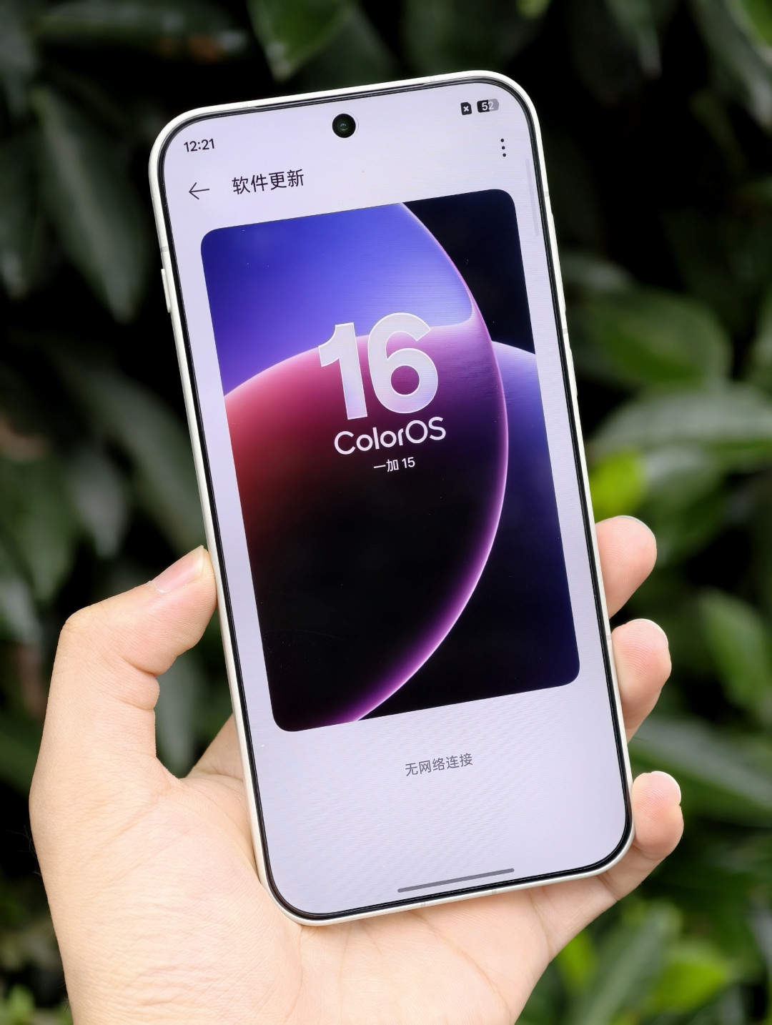 一加上半年销量逆势涨13%,但一加15卖量不到iQOO 15一半:增长到底谁在扛,买的人怎么选