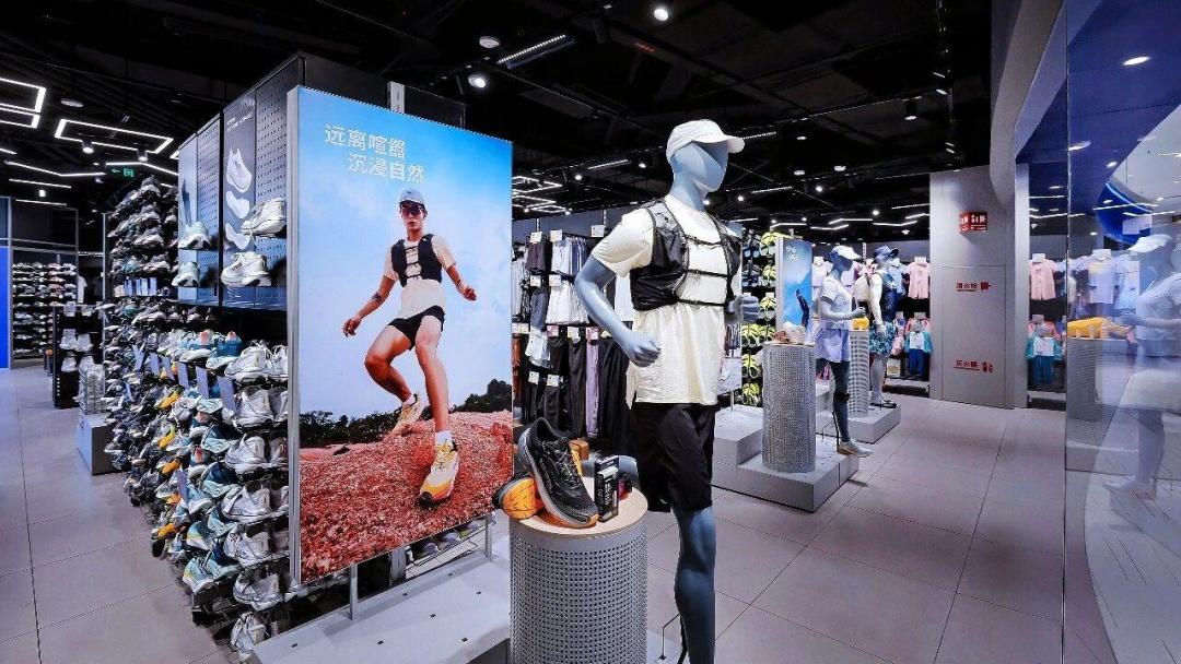 迪卡侬把店开进商场了：南京今天开业，成都西安这个月跟上，商场店和大店的差别、开业羊毛一次说清