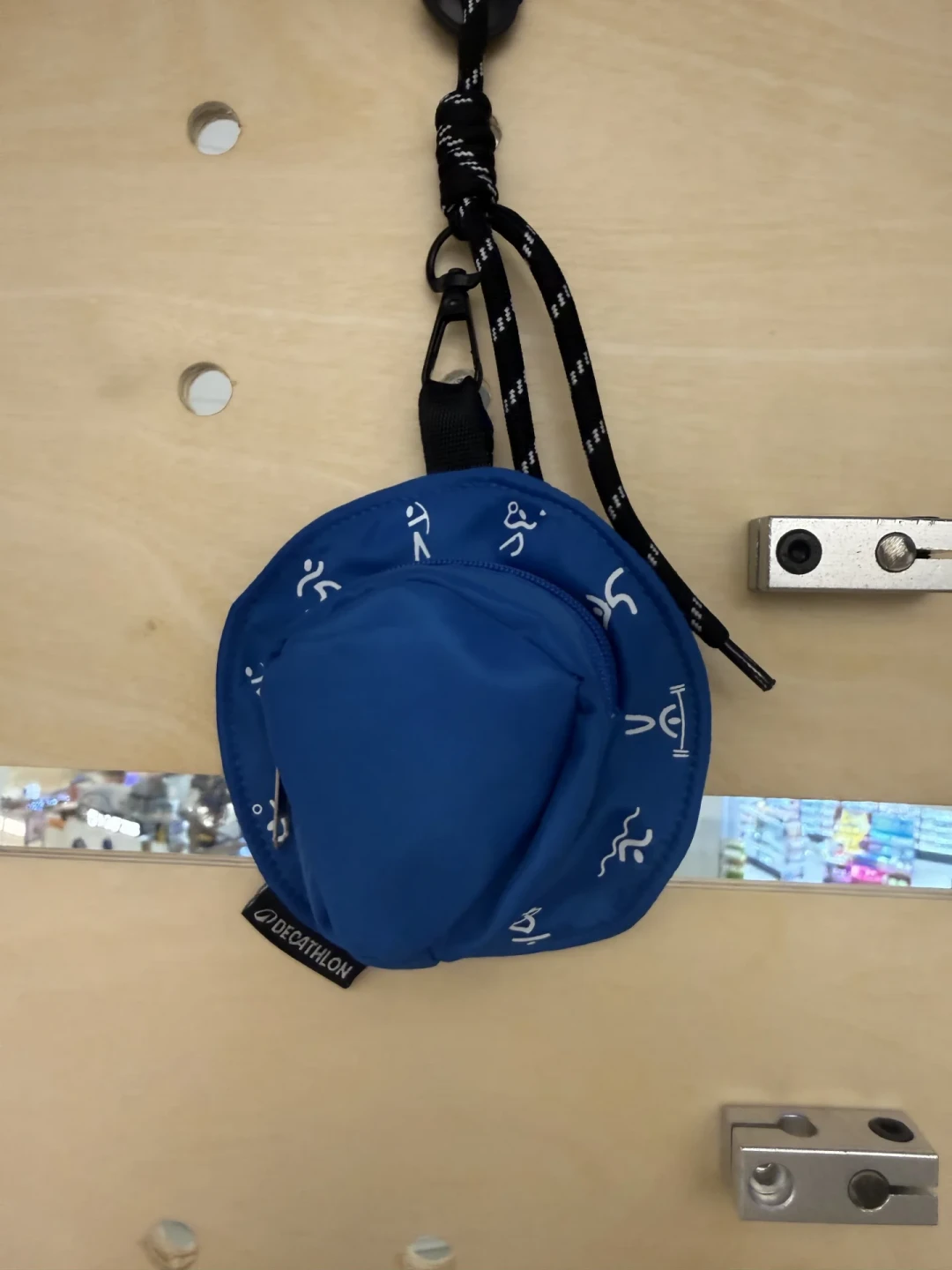 迪卡侬把店开进商场了：南京今天开业，成都西安这个月跟上，商场店和大店的差别、开业羊毛一次说清