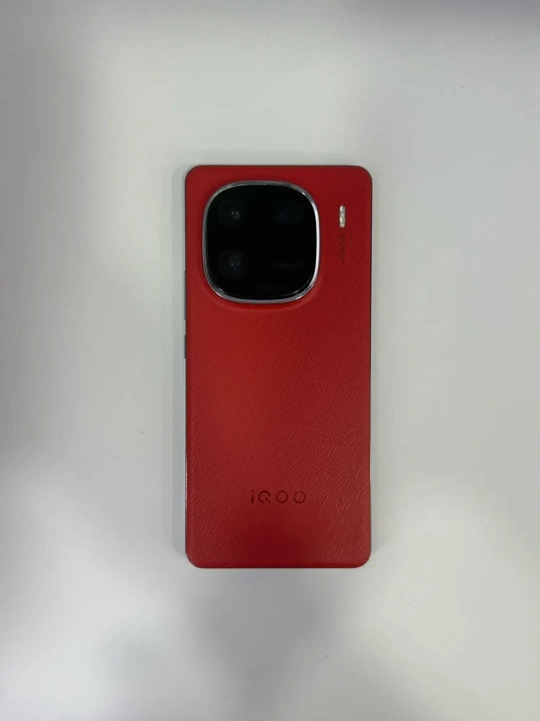 iQOO 12撞上两年虚焊高峰：修200元、置换报价2349但实成交1300，过保机主四条路算清楚
