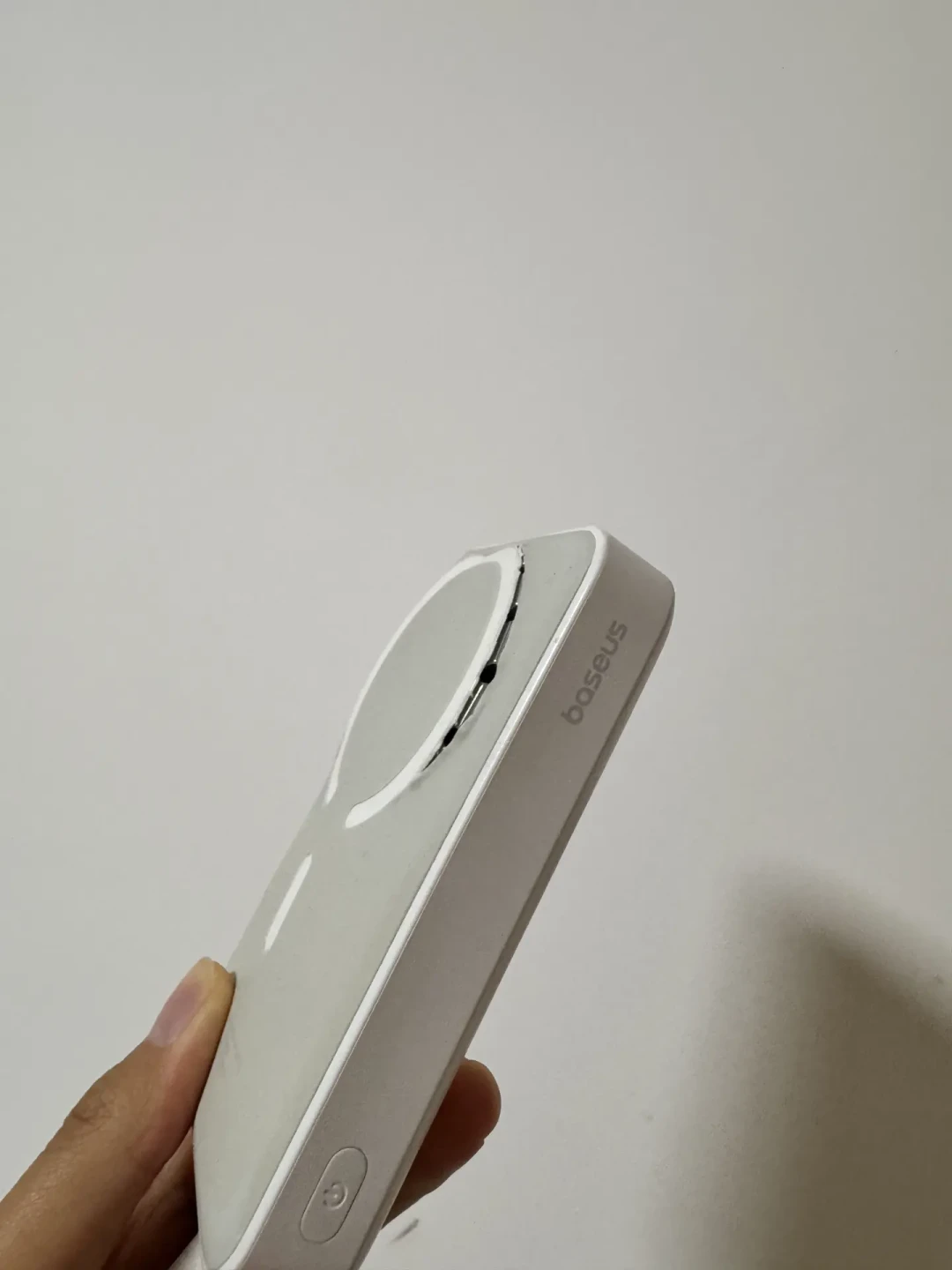 倍思充电宝半年被曝4起自燃：手里这个还用不用、换不换，先核对这五点