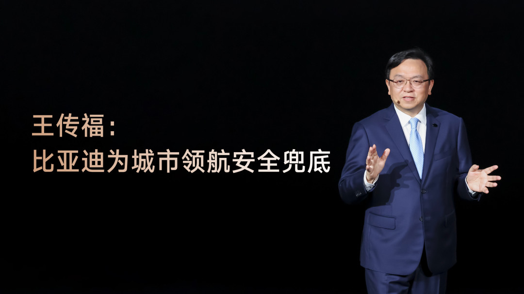 智驾出事到底谁赔?对比四家车企的“兜底”条款,只有一种真不碰你的保险