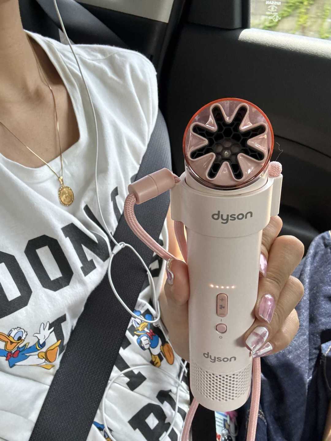戴森迷你酷手持风扇上市三个月:翻完全网40多条真实测评,这799只有几类人该掏