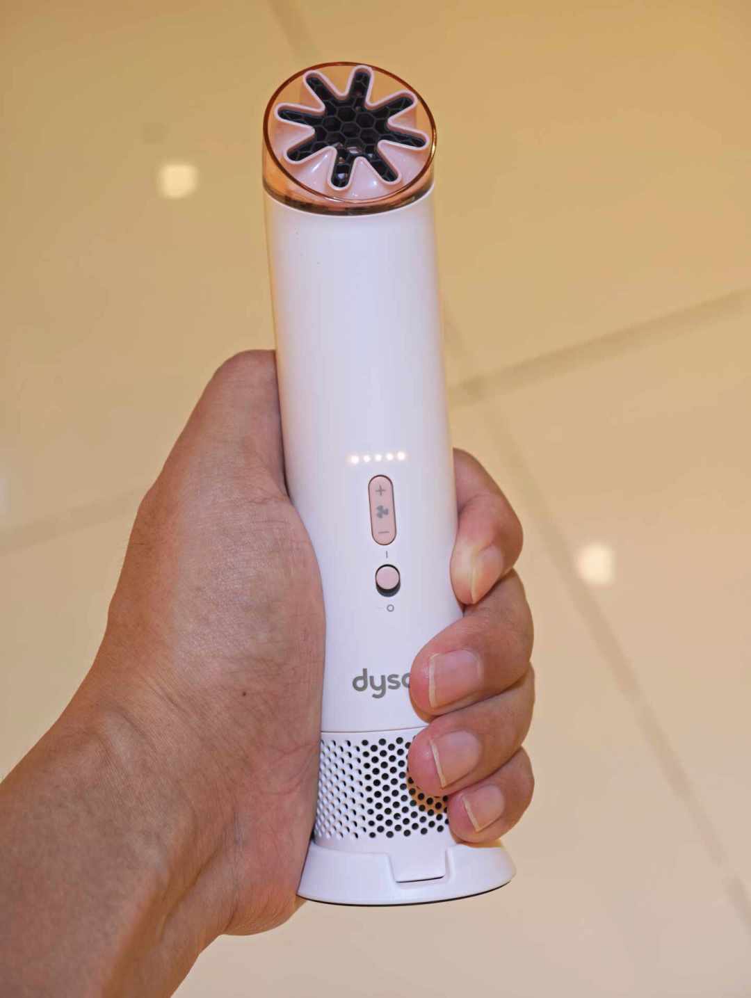 戴森迷你酷手持风扇上市三个月:翻完全网40多条真实测评,这799只有几类人该掏