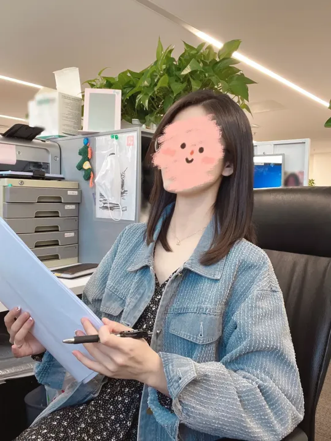 毛衣挡不住空调风:怕冷打工人的“空调房三层穿法”和一份百元保命清单