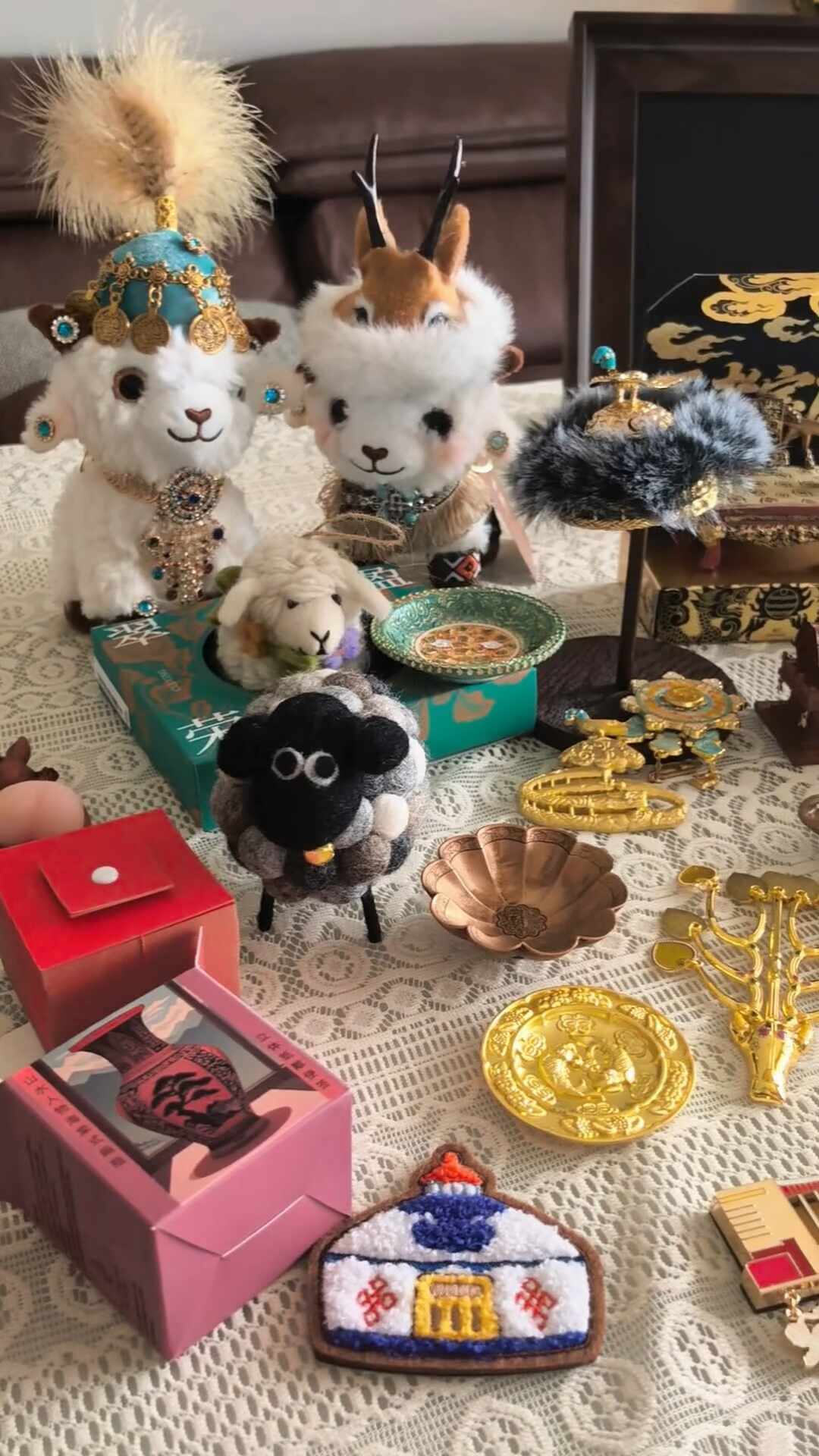 各地博物馆都在出「金冠冰箱贴」：今夏最火小众收藏的入坑路线与三个坑