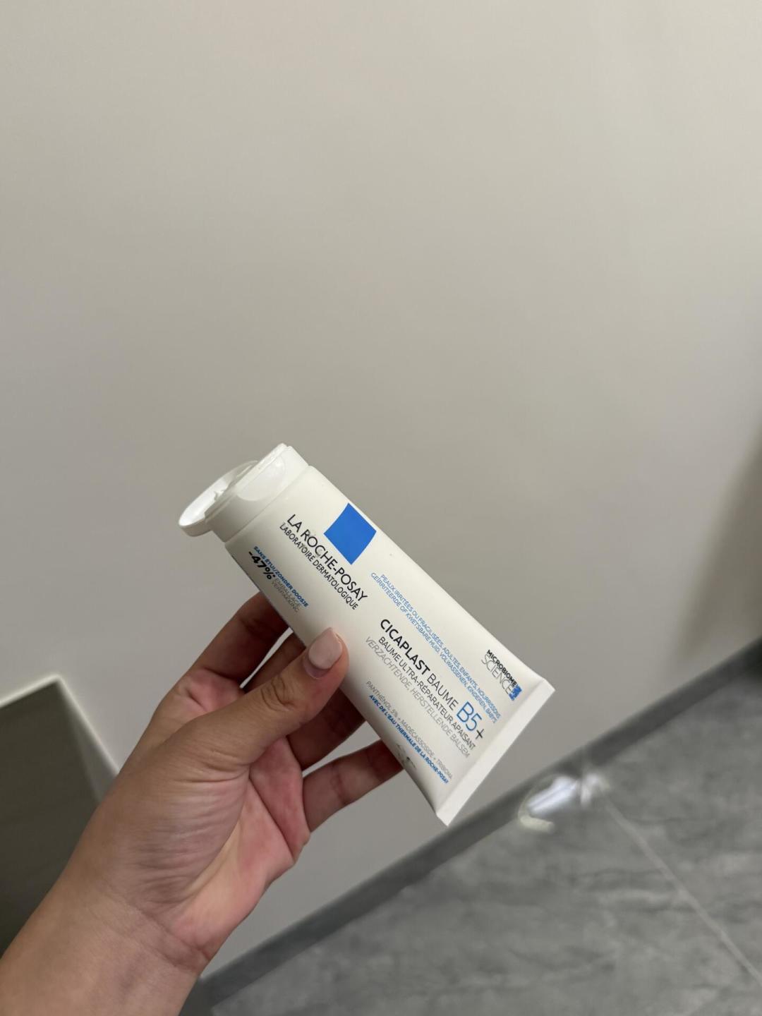全网一半夸神物一半骂闷痘:理肤泉B5霜悄悄换版后,买前读这一篇