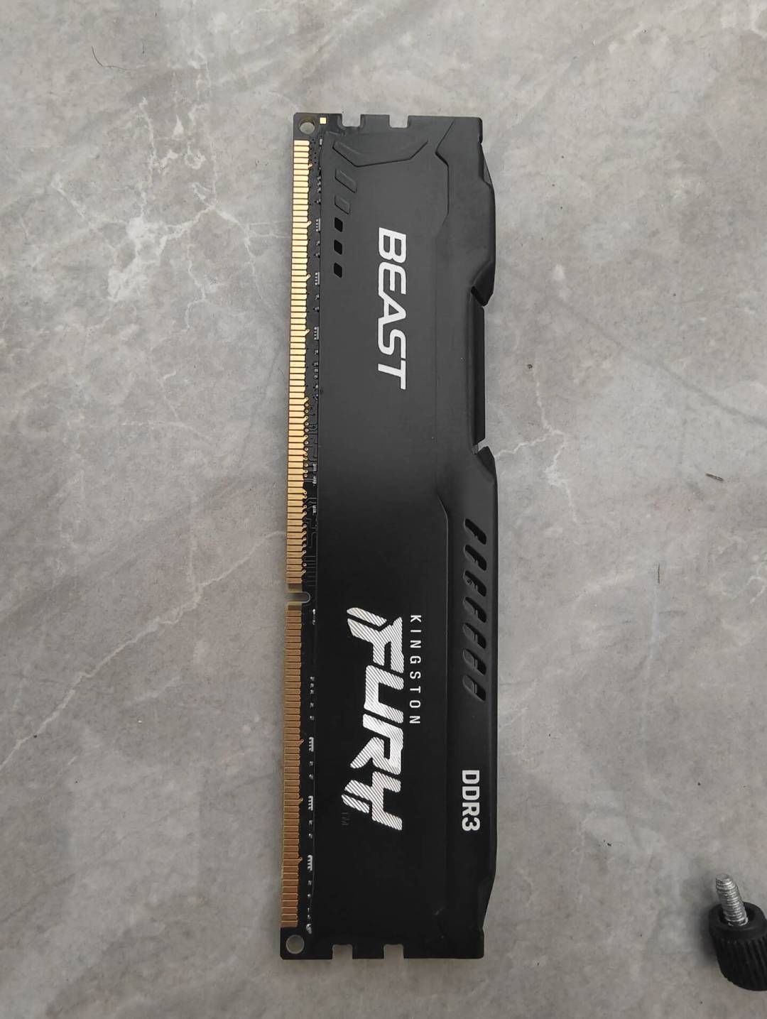 DDR5从450元涨到1800元,假金士顿条也跟着“补货”:这4种“便宜”别碰