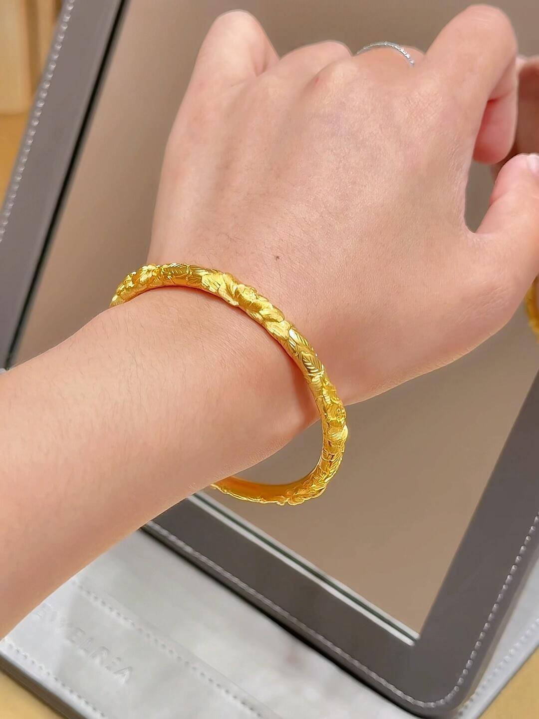 金价冲上1336元/克新高，周大福却能1036/克入手：七夕买金这笔账给你算明白