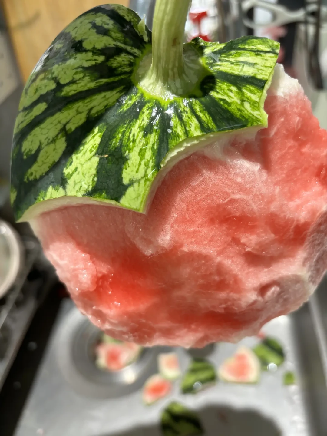 地头一毛一斤的麒麟瓜,水果店凭啥卖三四块?算完这笔差价,8月的瓜就这么买