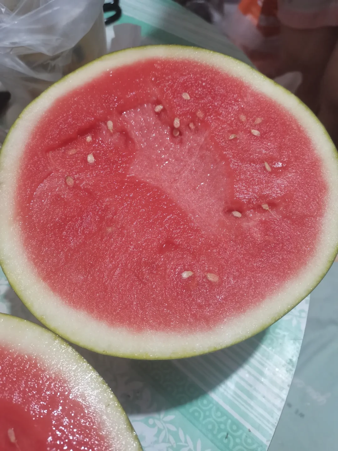 地头一毛一斤的麒麟瓜,水果店凭啥卖三四块?算完这笔差价,8月的瓜就这么买