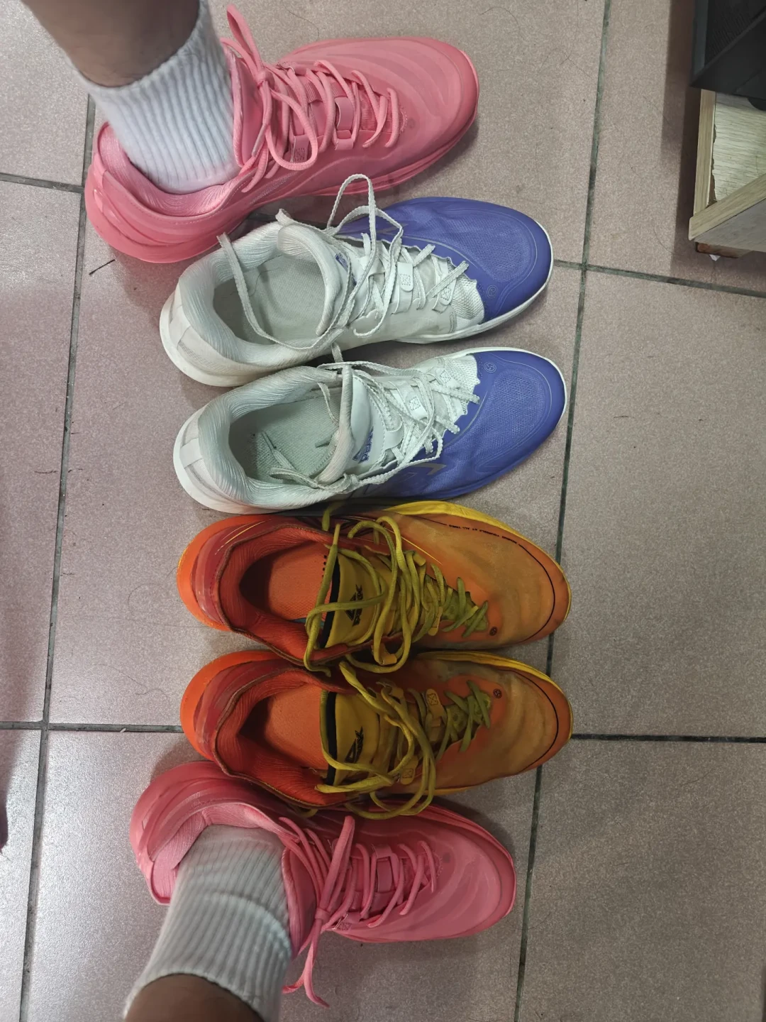 轻灵4降到200元档,老玩家却说3代才是真香:匹克这场换代仗到底谁该买谁