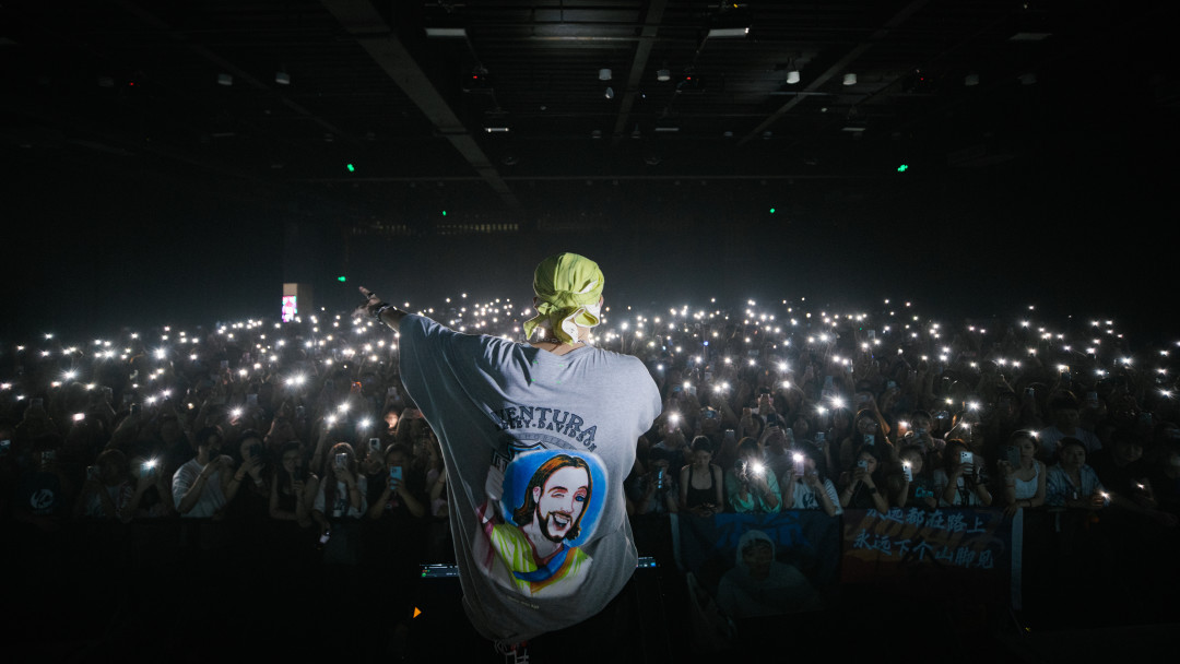 第一张livehouse门票,先别急着付钱:票档、站位、退票规则和隐藏成本一次讲清