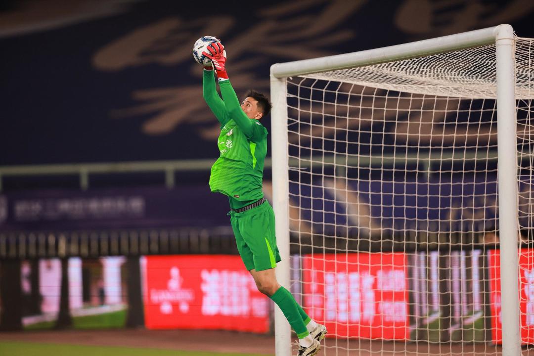 三连胜被0-2终结、目标传降保8争6:泰山剩余6轮+足协杯还值得看吗