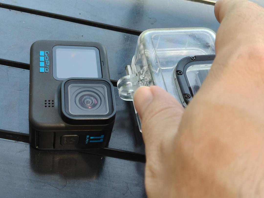 GoPro都在寻求卖身了，手里的相机还能用吗？把固件、保修、配件、云服务盘一遍，答案没那么吓人