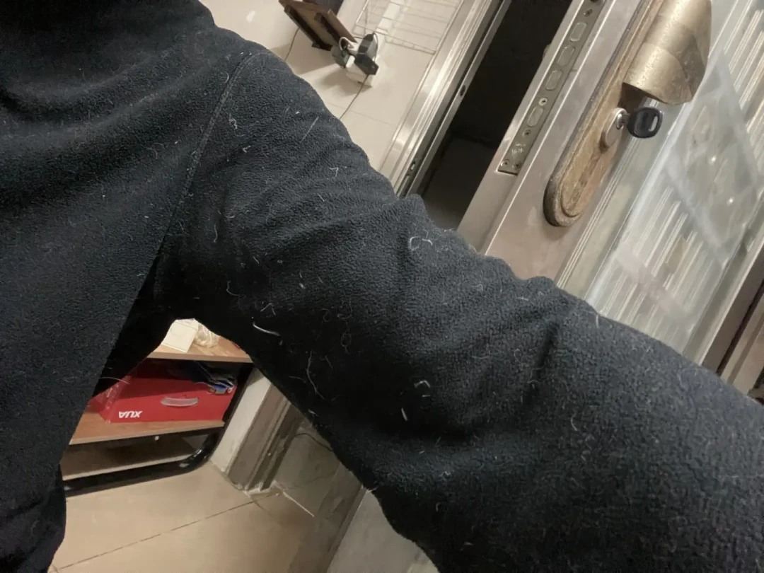 异色绒不是病,跑绒分两种,拉链靠抽奖:8月反季捡黑冰羽绒服前,先把这3类槽点对号入座