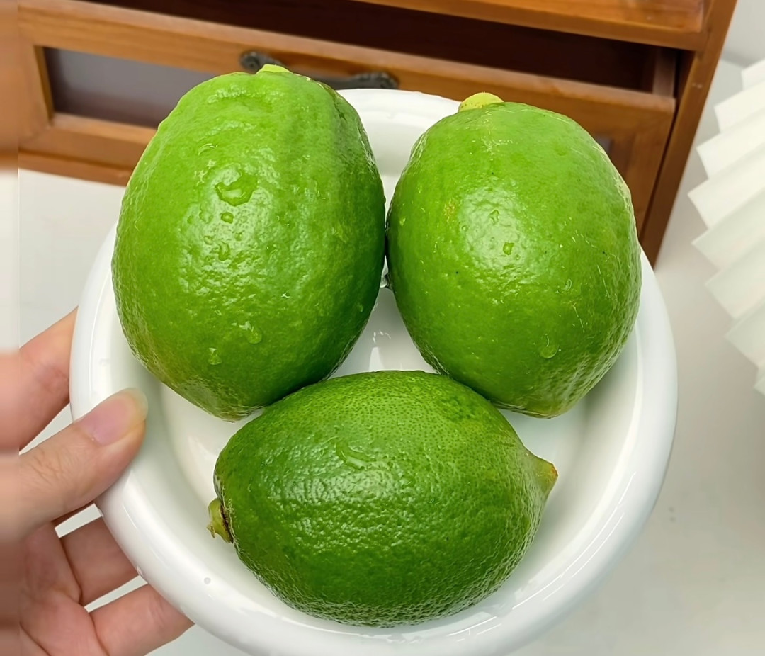 香水柠檬价格近乎腰斩,终于轮到囤了?挑果、避苦、算成本,一篇讲明白