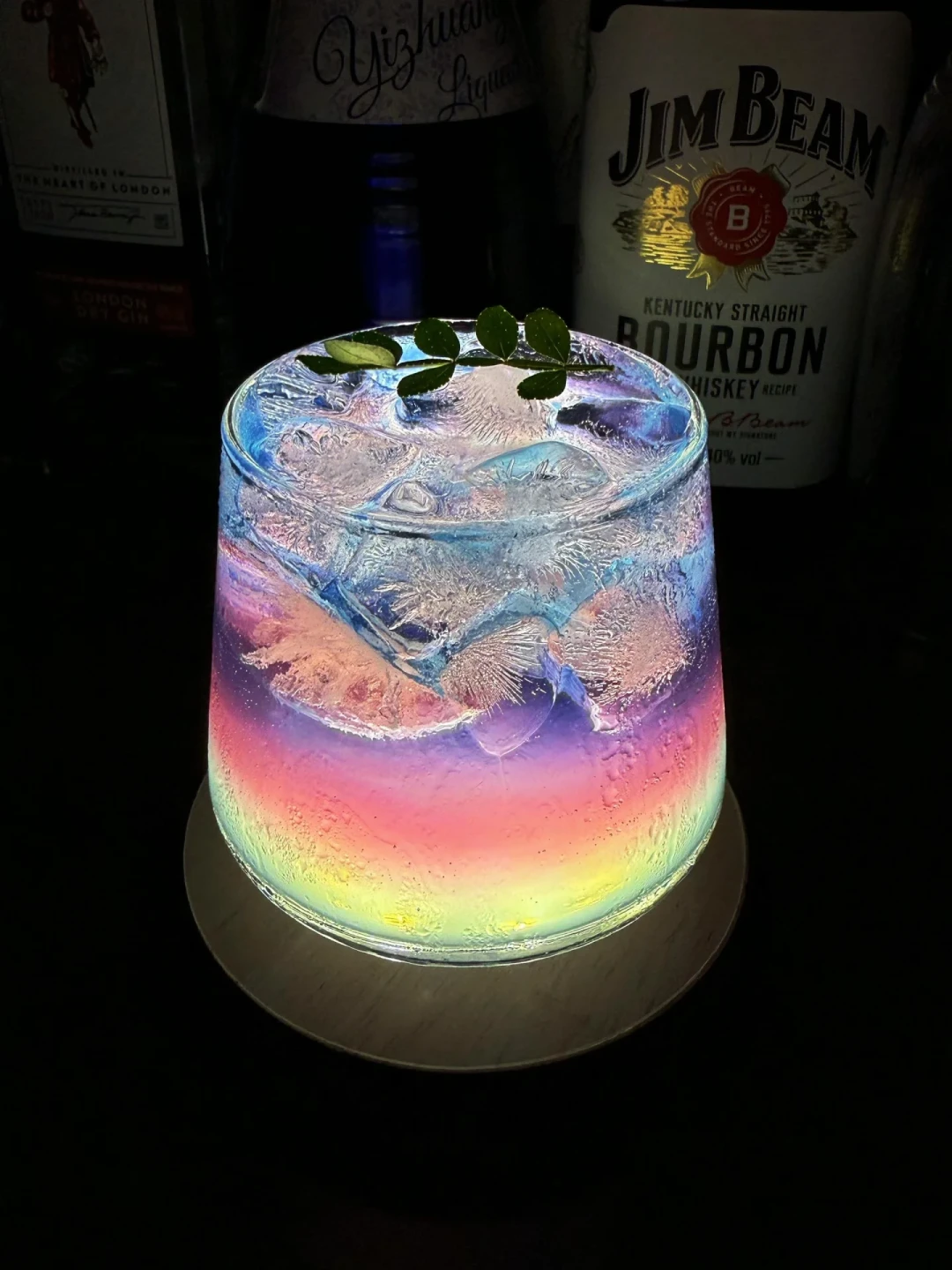 酒吧一杯调酒128元,其中酒水成本只有约26元:这笔在家调酒入门账,我替你算完了