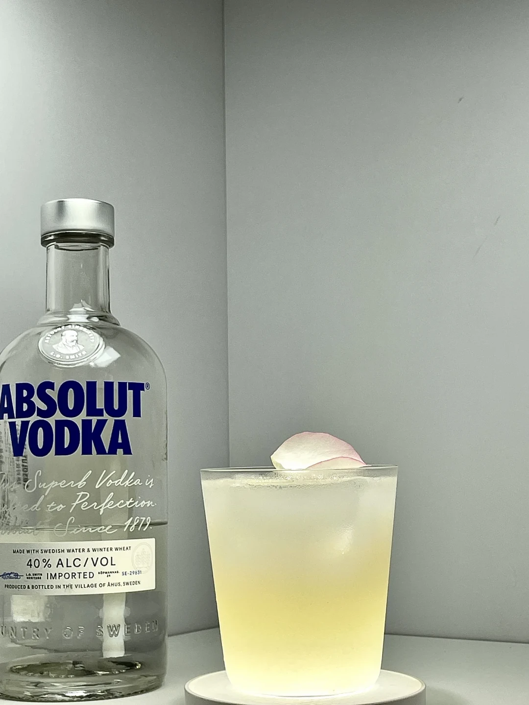 酒吧一杯调酒128元,其中酒水成本只有约26元:这笔在家调酒入门账,我替你算完了