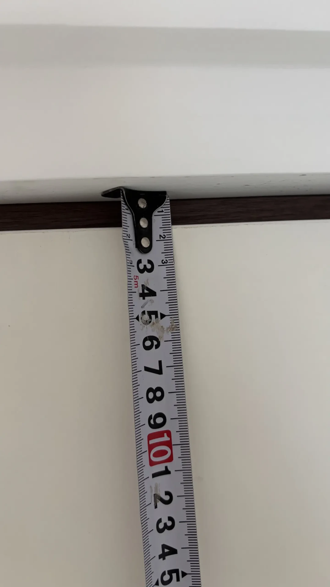 一门到顶“无缝”都是滤镜:上下留几毫米,连装柜子的都统一不了口径