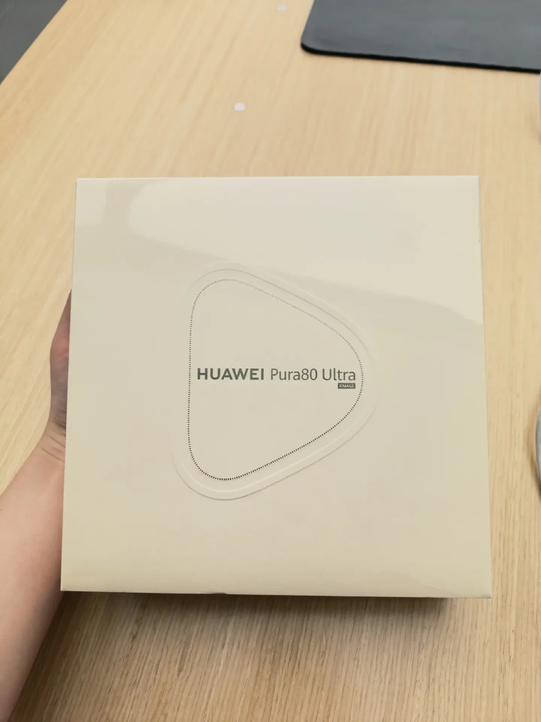Pura80 Ultra从9999元跌到5499元，官翻4299元起：捡漏是真香，但这三笔账先算清楚