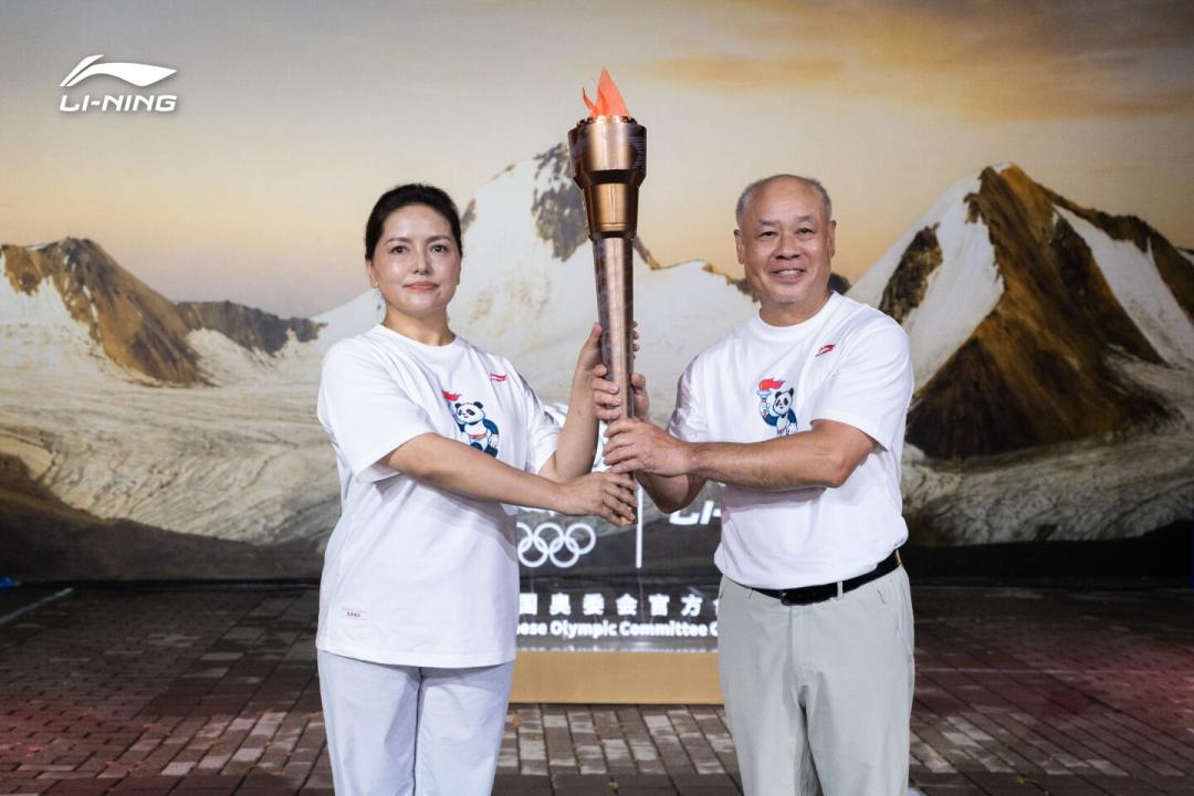 “李宁变成买不起的品牌了”？捋一捋肖战、库里都在穿的LI-NING 1990：吊牌价多高、折扣多深、谁该买