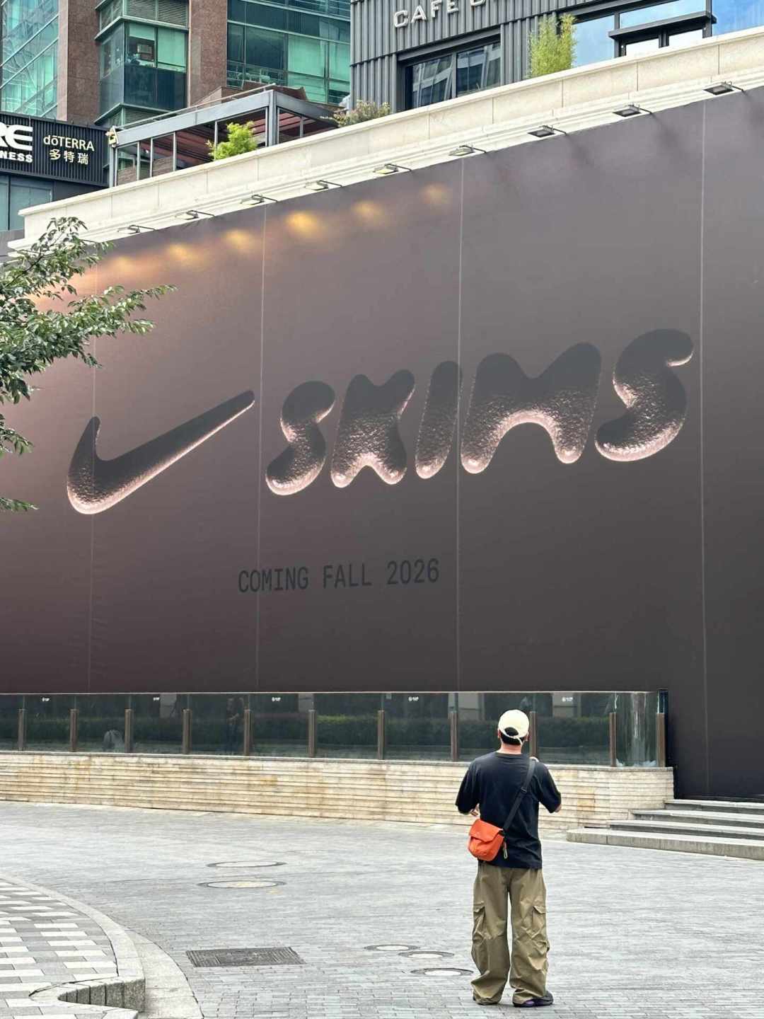 NikeSKIMS中国首店今秋落地上海LV“巨轮”旁:海淘党已多付三成溢价,等不等开业先按品类分