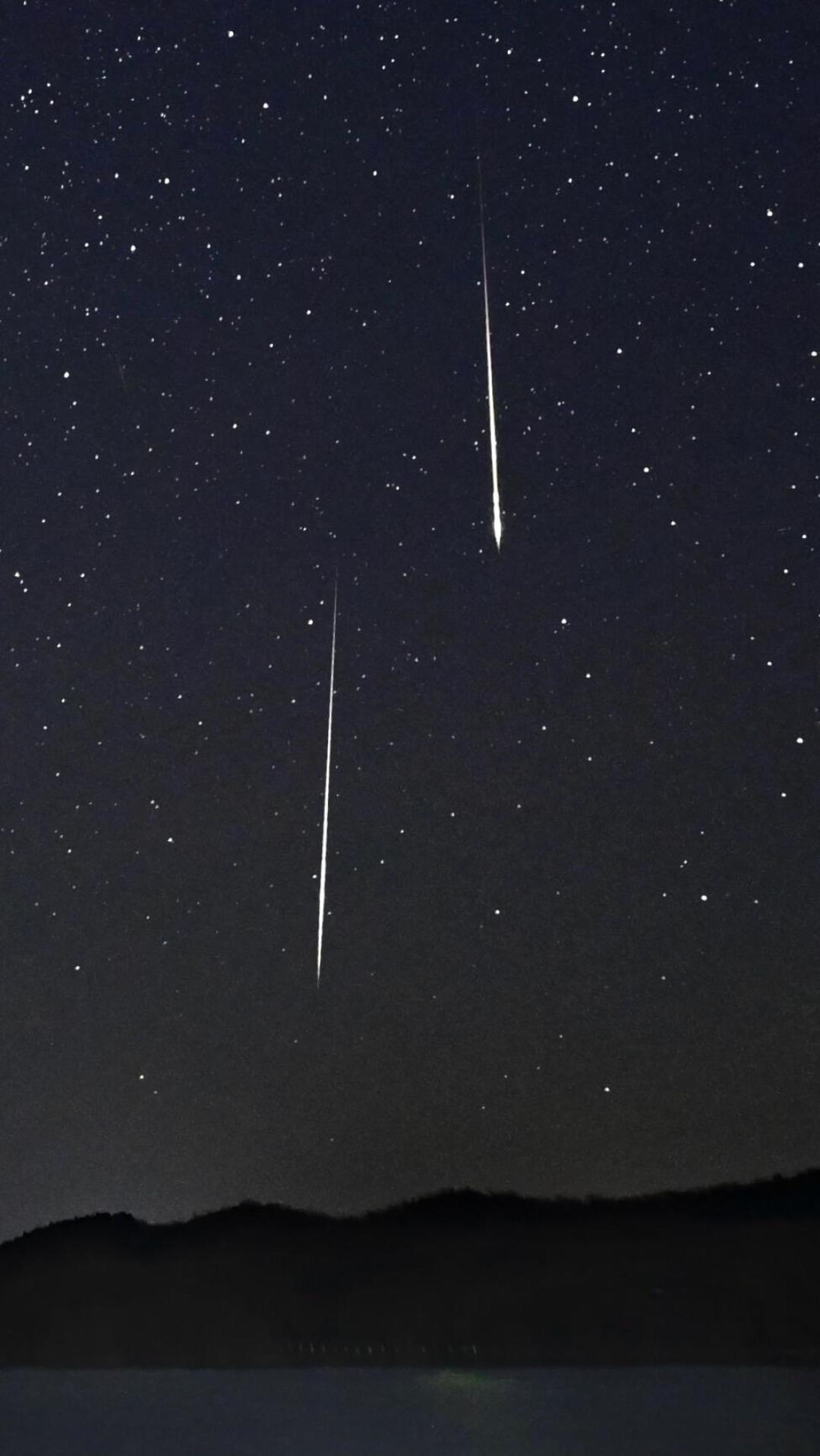 英仙座流星雨十年一遇的新月窗口明晚极大:手机、套机、租镜、买大光圈四档花费,谁值得