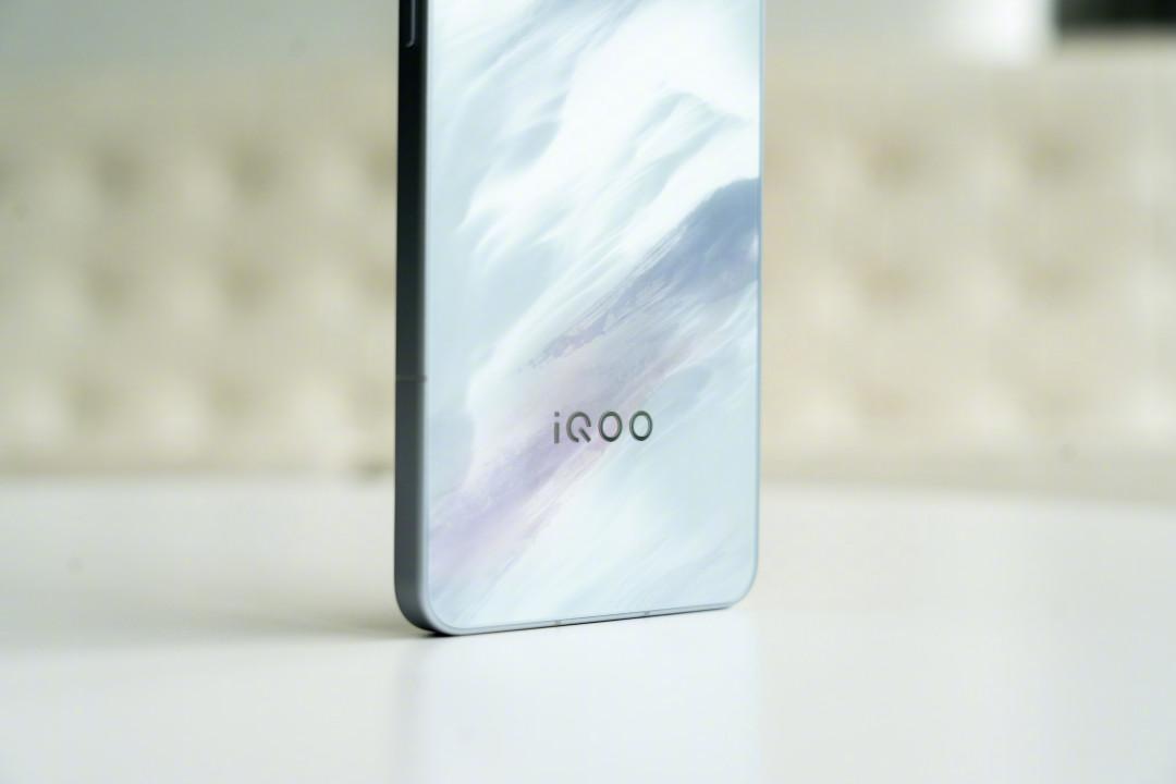 涨价潮里唯一在跳水的iQOO 15T：4099元发布价三个月跌到2800元档，清仓天玑9500到底能不能捡