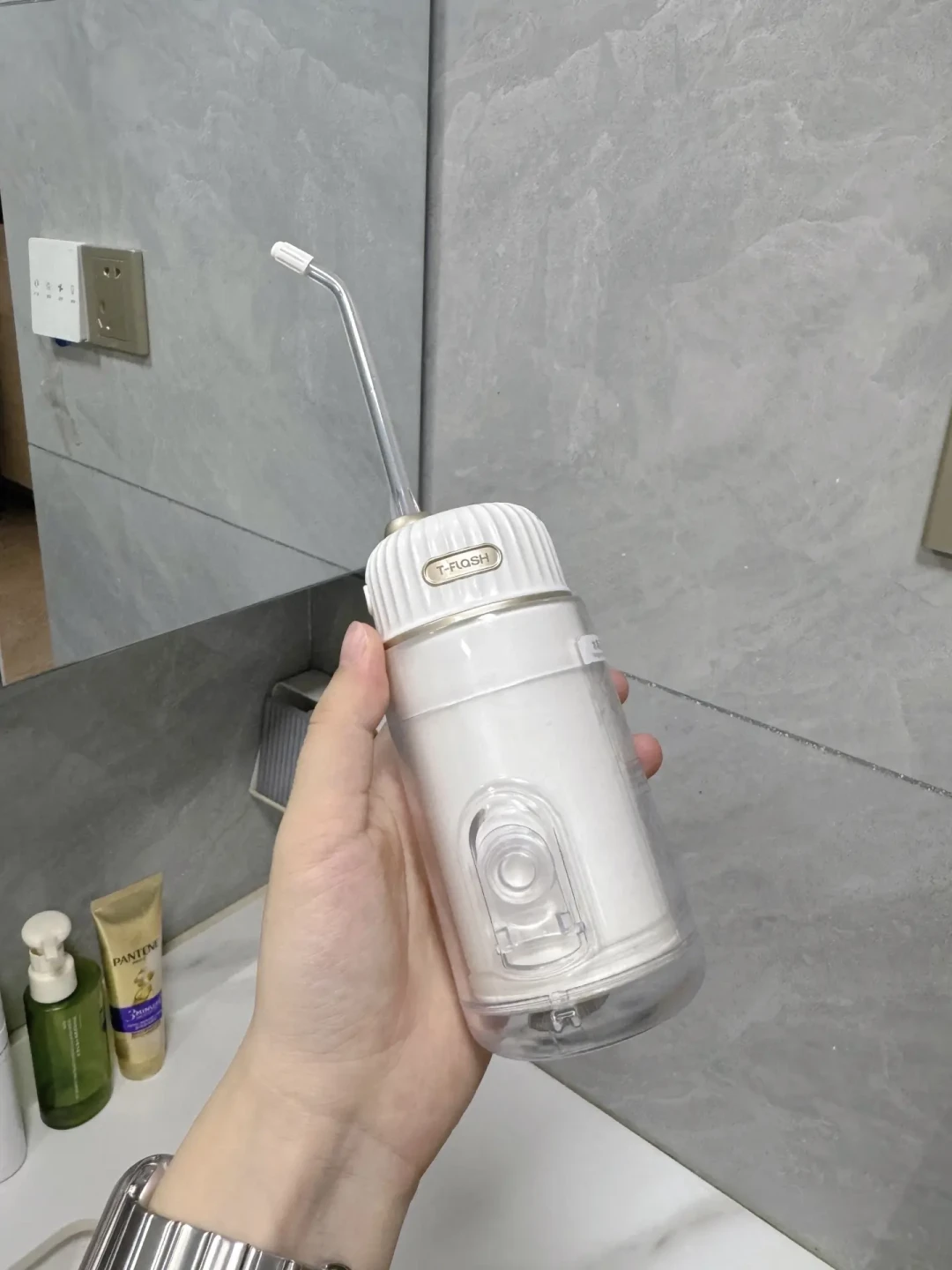 同诗冲牙器种草帖刷屏,连评论区都像模板回答:交叉核对4个平台后,把这一百多块怎么花弄明白了