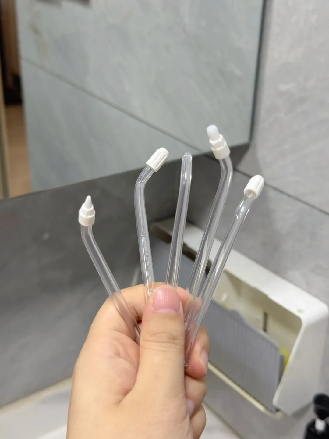 同诗冲牙器种草帖刷屏,连评论区都像模板回答:交叉核对4个平台后,把这一百多块怎么花弄明白了