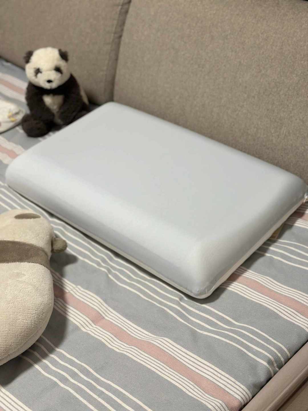 空调26度还半夜汗湿睡衣?先别调更低:对完实测和官方科普,算清空气、湿度、接触面三层账