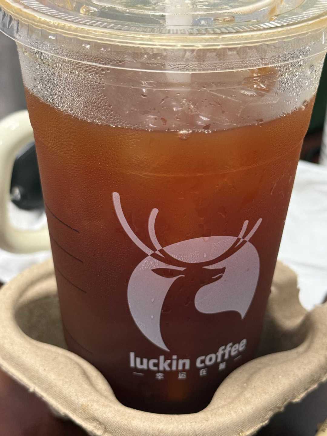 你每天点的那杯瑞幸,悄悄贵了2块,不是错觉:9.9元券覆盖已不到一成,翻完财报我把还管用的便宜路子理了一遍