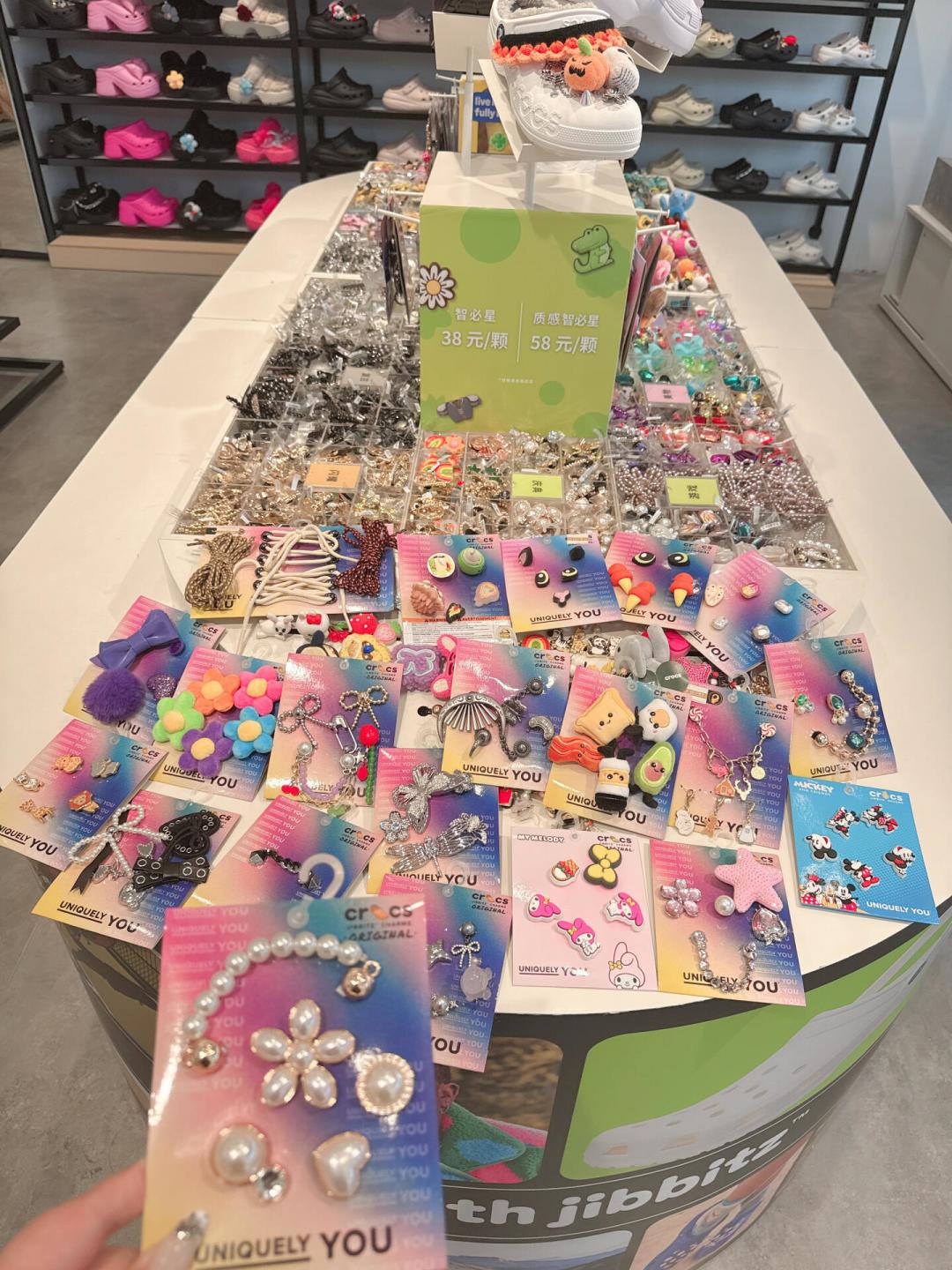 买鞋只是首付:交叉核对门店价目牌和20多条实买帖后,把第一套鞋花的三档作业理给你
