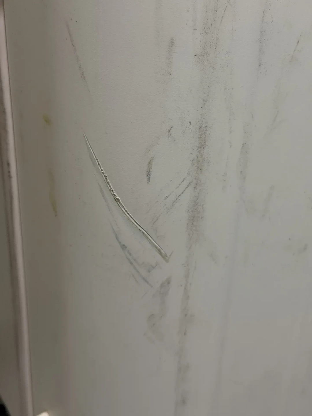 开学季刷屏的90分行李箱,到底值不值?我把避雷帖翻完,整理出三类问题和四条买法