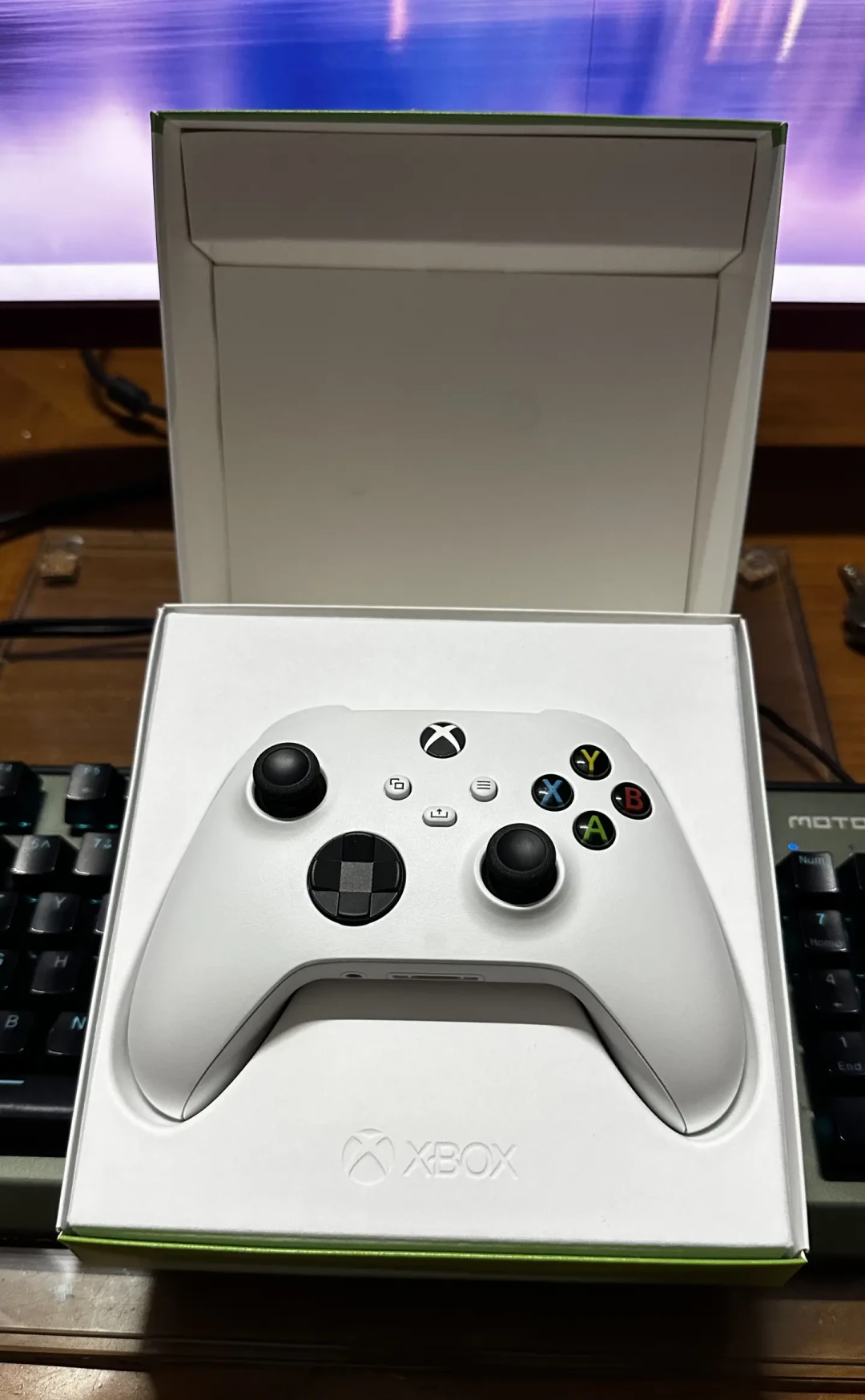 Xbox手柄电池又吵起来了:把爱乐普等5种供电方案算笔账