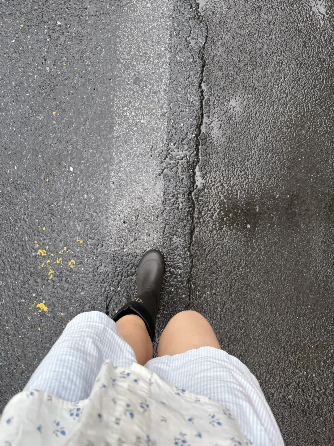 台风“白海豚”停止编号,但暴雨要下到15号:打工人暴雨通勤怎么穿,这篇说清楚了