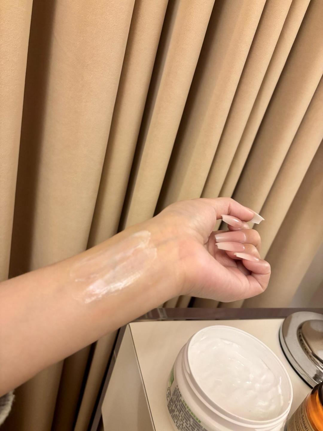 丝塔芙大白罐闭眼囤之前,先翻到成分表:海淘版便宜但含烟酰胺,孕妈宝宝只能用国行
