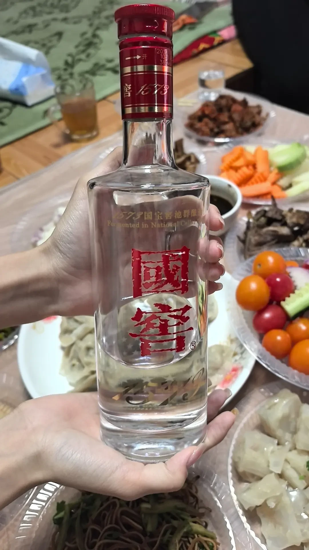 国窖1573实际成交价880元上下,与指导价倒挂超500元:中秋备货季到了,现在入手值不值?