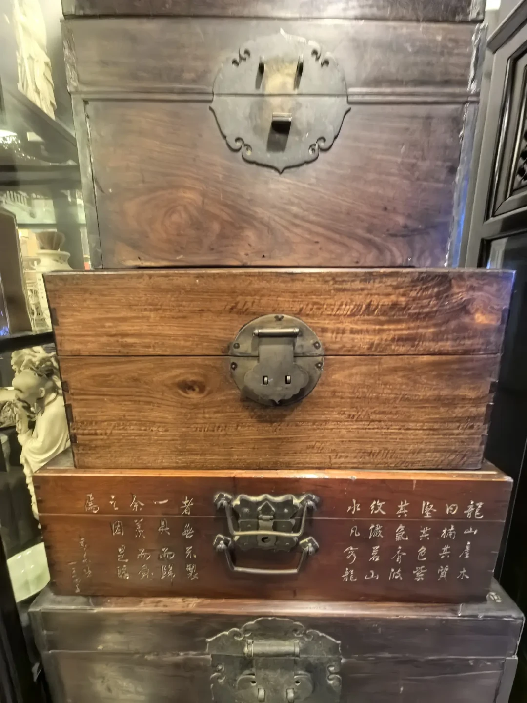 家里几十万买的红木家具，可能只是