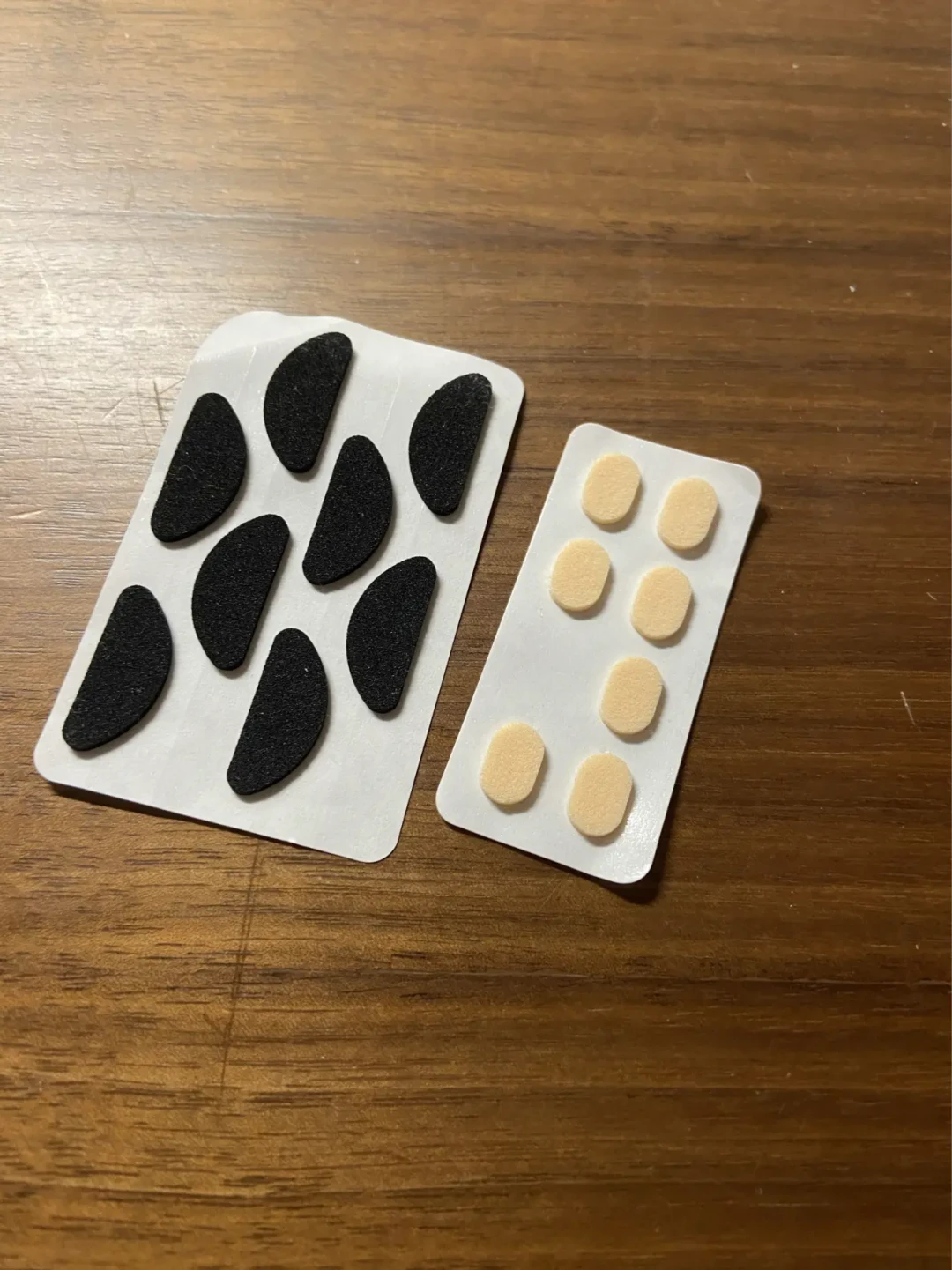 粉底不是热脱的,是被鼻托蹭掉的:眼镜党通勤妆自救,从0元到几十元的解法排好了