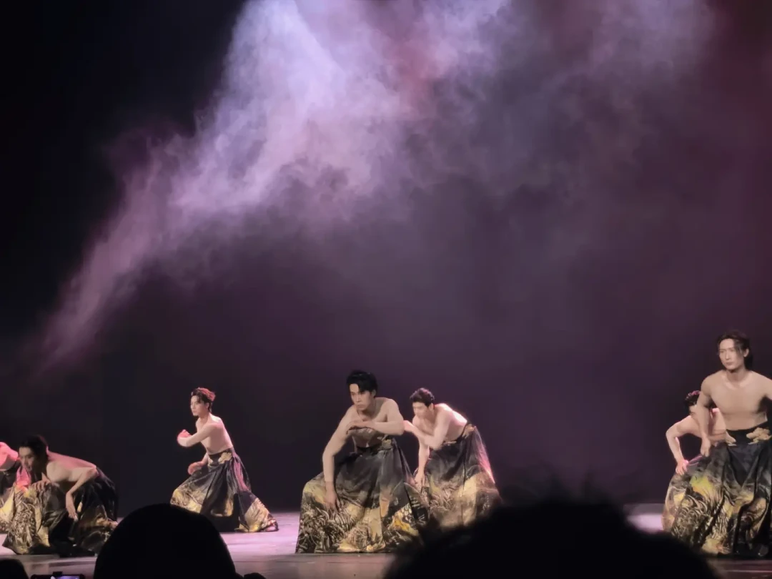 《叹春风》全男班国风舞秀巡演一城一个版本:买票前把版本、场次、黄牛这三笔账算清