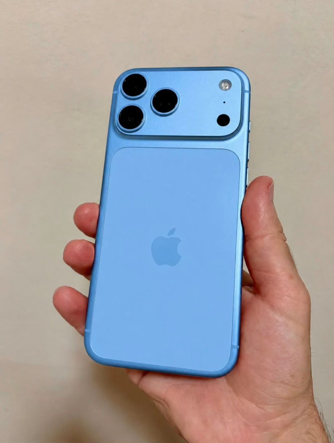 国行苹果AI定于9月上线、iPhone 18 Pro或破万:现在换机、等新机还是捡二手?
