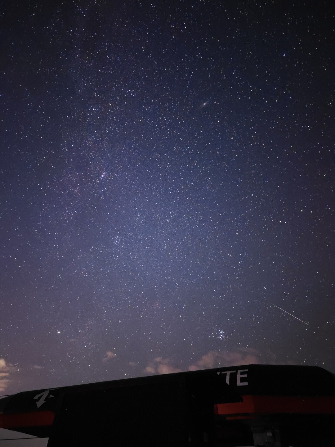 今晚英仙座是近三年最佳条件:手机拍流星前,先弄清哪晚出门、朝哪拍、拍多少张