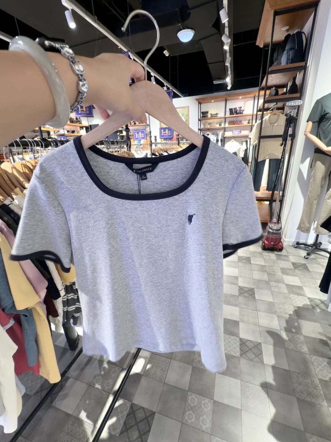 吊牌价1980、打折后198:查完“保罗散步”3000家店的底细,它值不值得买我有结论了