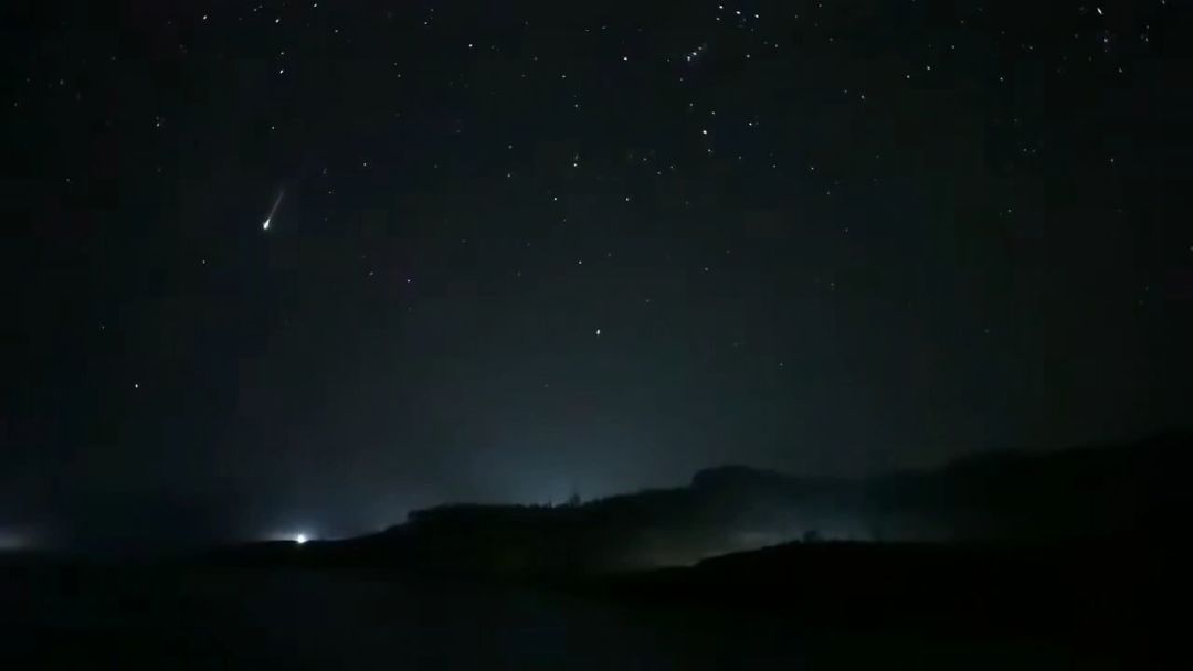 英仙座极大夜首轮战报:哈密戈壁、宁夏中卫已出片,华东被云团灭,离极大最近的窗口在黎明前