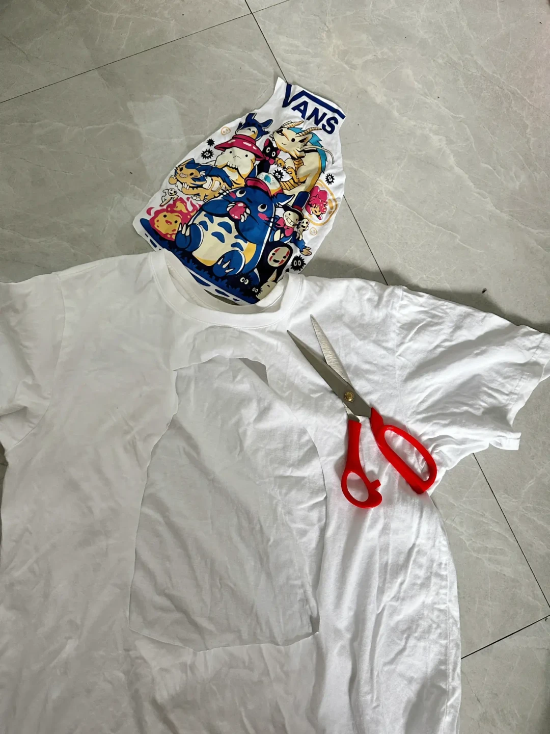 62万赞的“旧T恤改造”刷屏,好多人已经拿起剪刀:先看完翻车记录再剪