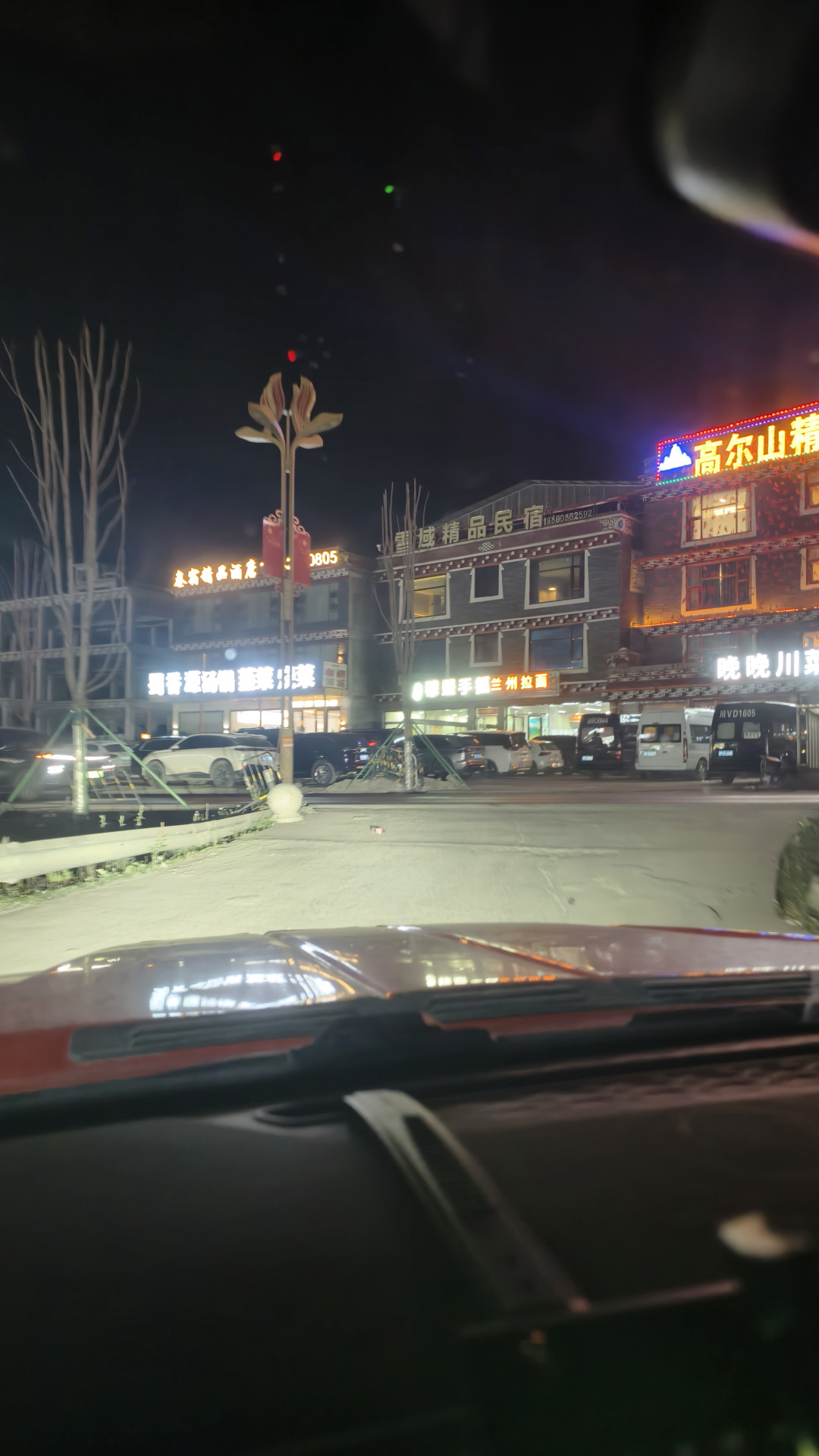 4公里堵2小时,连成雅高速入口都管制了:对完20多篇实测帖和官方路况,这份暑假后半程川西318避堵决策卡请收好